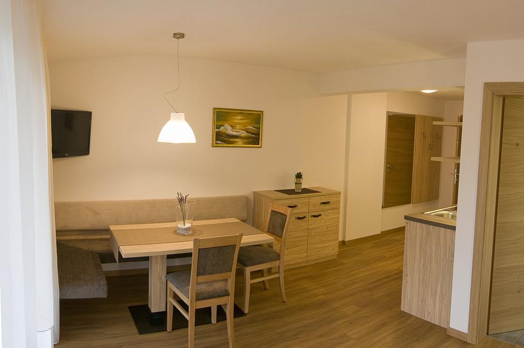 Garni Appartement Alpenresidence كاديبيترا الغرفة الصورة