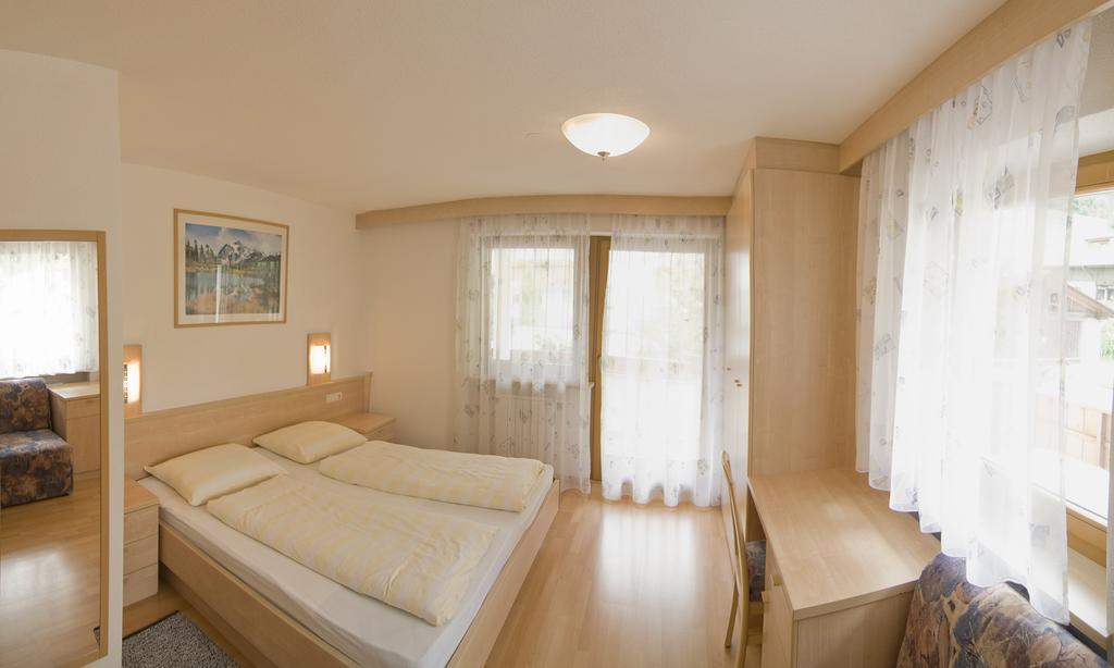 Garni Appartement Alpenresidence كاديبيترا الغرفة الصورة