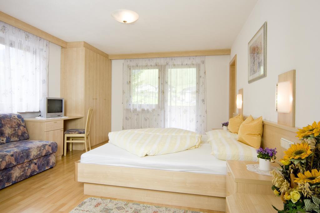 Garni Appartement Alpenresidence كاديبيترا الغرفة الصورة